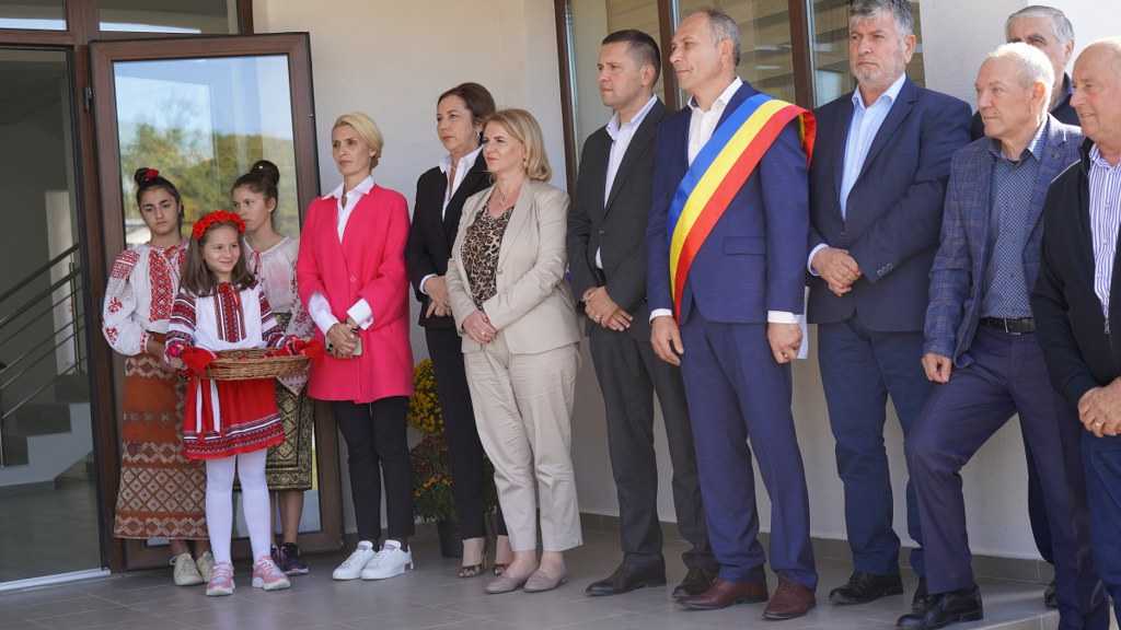  Noua bază sportivă de la Vișina și noul sediu al Primăriei Valea Mare  sunt două investiții care, de astăzi,  vor spori gradul de confort al locuitorilor celor două comune