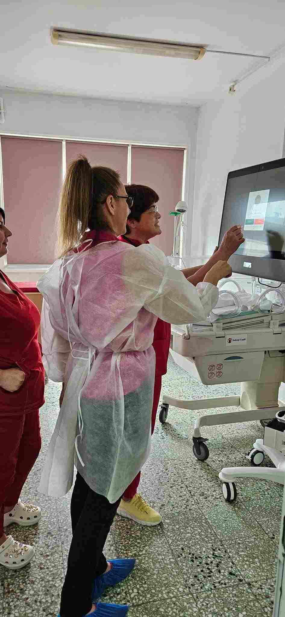  Secția de terapie intensivă neonatală a fost conectată de Fundația Vodafone România și Asociația Cristi Vasiliu la rețeaua națională de telemedicină